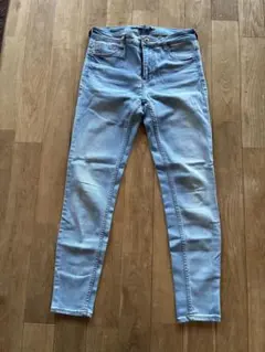 BERSHKA スキニージーンズ