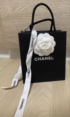 CHANEL フラワーモチーフ 黒紙袋