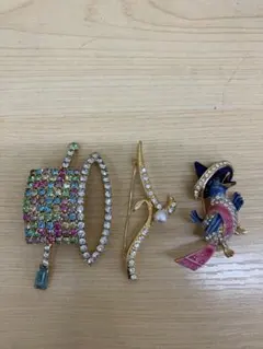 カラフルストーンのビンテージブローチ