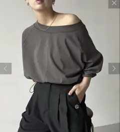 CAPRICIEUX LE'MAGE ドロストボートネックTシャツ　チャコールのサムネイル