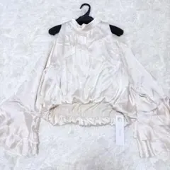 新品未使用✨LAGUNAMOON オープンショルダーボリュームブラウスアイボリーのサムネイル