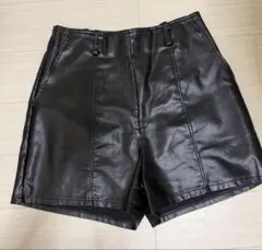 レディース フェイクレザーショートパンツ