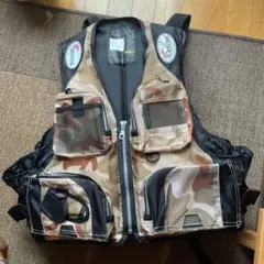 ダイワ プロフェッショナルライフジャケット 迷彩柄　ベスト　美品 ダイワ プロフェッショナルライフジャケット 迷彩柄 ベスト 美品 楽天