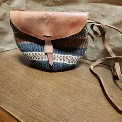 手織り布とレザーのショルダーバッグ