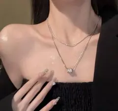 シルバーカラーのネックレス