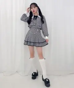 evelyn 裾フリルプリーツミニワンピース - メルカリ