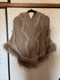 ベージュ ニットファーケープ