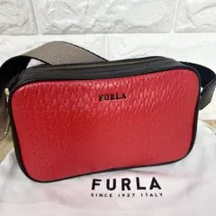 ✨美品✨ フルラ　リリー　カメラバッグ ショルダー　キルティング　レッド
