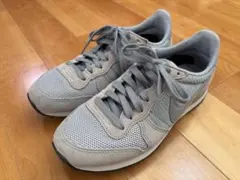 【美品】 Nike グレー スニーカーのサムネイル