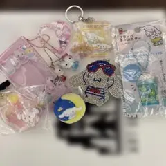 サンリオ　ガチャガチャ　キティちゃんシナモロール　ボールチェーンキーホルダーなど