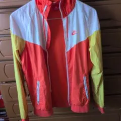 ナイキ　ナイロンジャケット　ウインドブレーカー　Sサイズ　中古