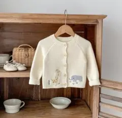 動物刺繍のクリーム色カーディガン