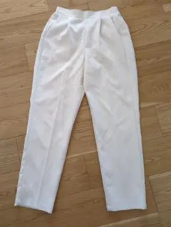 moment+ センタープレス スラックス カラーテーパードパンツ