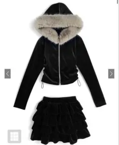 ファーフードダブルジップパーカー×フリルティアードミニスカートベロアセットアップ