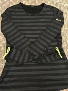 【NIKEボーダートップス】★お値下げ中！