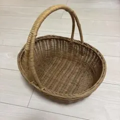 しっかりとしたバスケット。