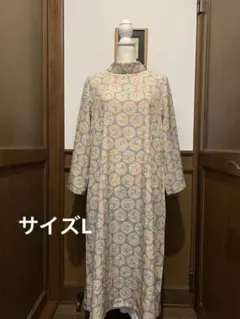 着物リメイク　（丸い花輪柄ワンピース）　ハンドメイド