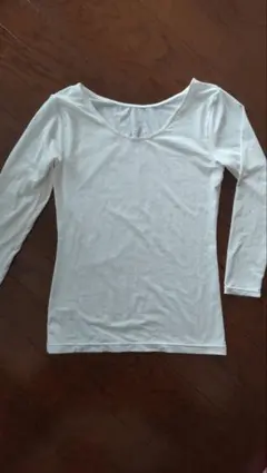 ホワイト長袖アンダーシャツ