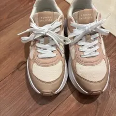 TOMMY HILFIGER ベージュ スニーカー 23.5