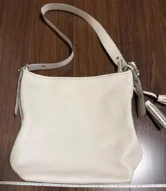 COACH コーチ ショルダーバッグ 型番：B1293‑19889P（ホワイト）