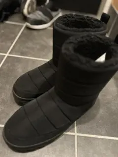 黒の防寒ブーツ
