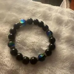 蛍石　黒いビーズと青緑の装飾ブレスレット