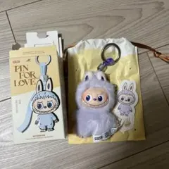 POP MART PIN FOR LOVE イニシャル　ラブブ　E