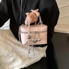 ピンク ショルダーバッグ ハートチャーム付き