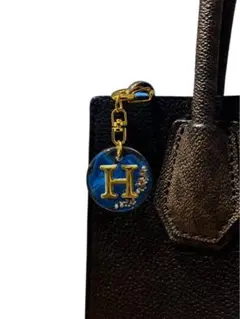 【匿名配送】イニシャル入り(H)レジンキーホルダー