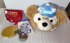 【新品・未使用】バケパ限定ダッフィーショルダーバック　&　ミラー、ティーメジャー