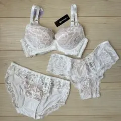 エメフィール サイドパネル 脇高 ブラジャー ショーツ ハーフバック B65