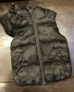 ブラック焦茶色　迷彩 フード付きダウンベスト 110