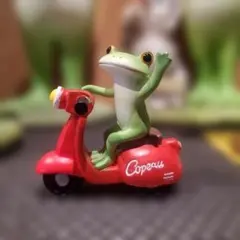 コポー 赤いスクーターに乗るカエルのサムネイル