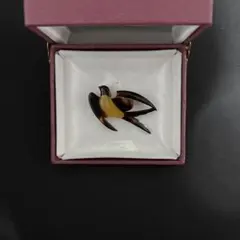 燕　鼈甲　ブローチのサムネイル