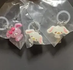 サンリオキャラクターズ ゆるっとめじるしアクセサリー しろうさ✖️2ぼんぼんりぼん