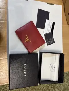 PRADA 二つ折り財布 赤