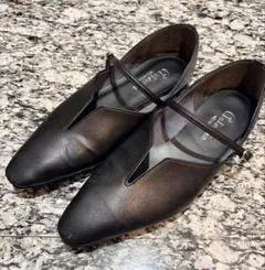 アルテミス バイ ダイアナ 軽量 ソフトVカットストラップフラットシューズ