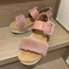 UGG ファーサンダル ピンクのサムネイル