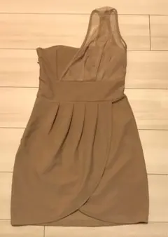 新品・ワンピース・ワンピースドレス・ワンショルダー・シルク混・ベージュ・S