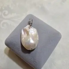 おおきな淡水バロックパール　ペンダントトップ