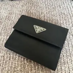 【超美品】PRADA ブラック 二つ折り財布のサムネイル