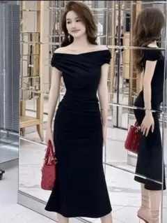 オフショルダー ブラック　タイトドレス
