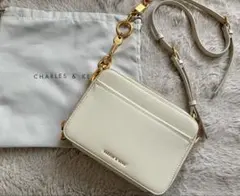 CHARLES & KEITH ホワイトショルダーバッグ