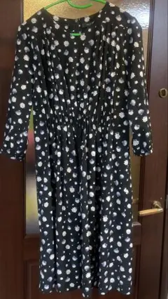 modifiy 花柄 長袖 ひざ丈ワンピースのサムネイル