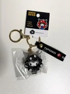 ミャクミャク なりきり立体マスコットキーホルダー ブラック　クロミ