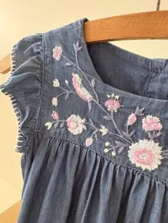 GAP KIDS 刺繍デニムワンピース S (6-7)
