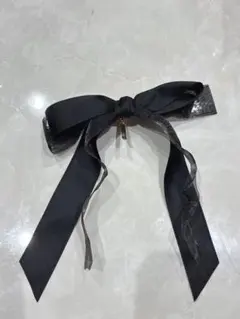 スリーコインズ　黒いリボンヘアピン