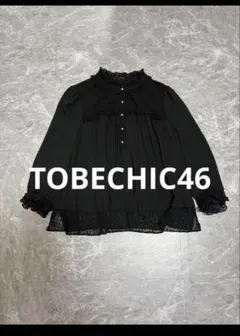 新品同様大きいサイズTOBECHICトゥービーシックフリルブラウス／ブラックのサムネイル