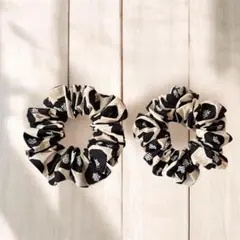 シュシュ☁︎2個セット☁︎花モチーフ柄☁︎ブラック