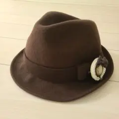 axes femme ブラウンウールハット カメオ パールリボン付き